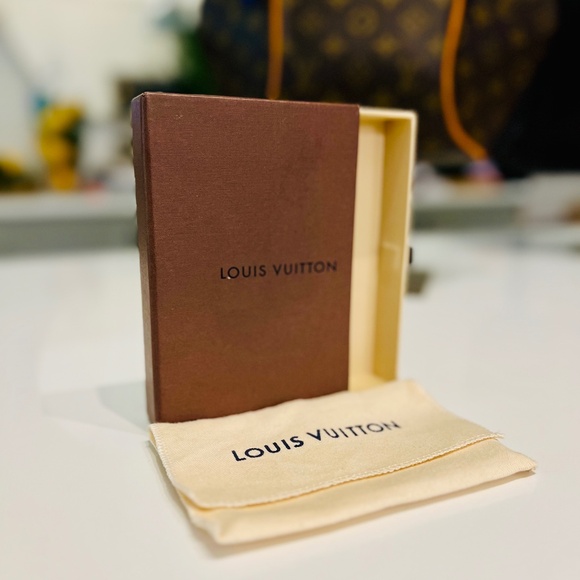 Louis Vuitton box and dust bag - SMALL - Picture 1 of 4